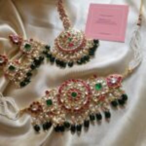 Saumyata Kundan Minimal bridal set