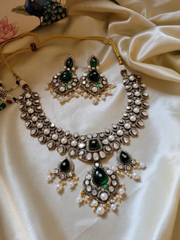 Saira Polki Necklace Set