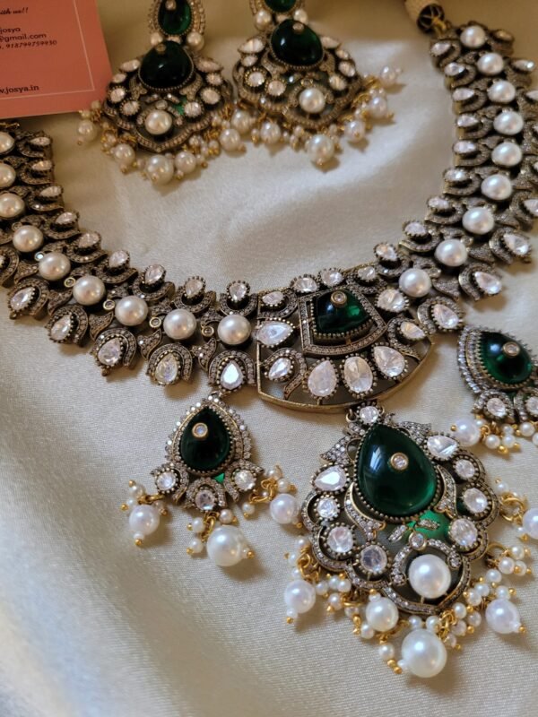 Saira Polki Necklace Set