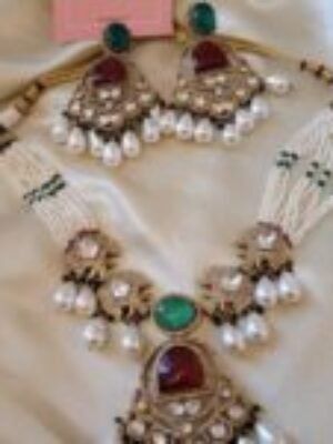 Pihu Necklace Set