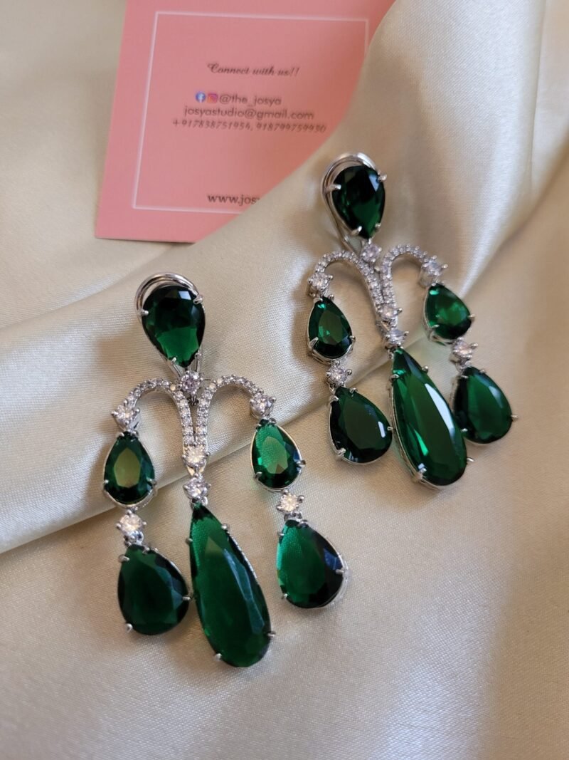Ayaana Emerald Diamond Earrings - Image 3