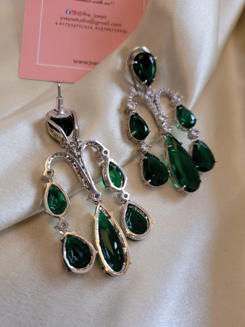 Ayaana Emerald Diamond Earrings