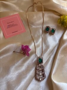 Mesmerizing Emerald and American Diamond Pendant Necklace Set