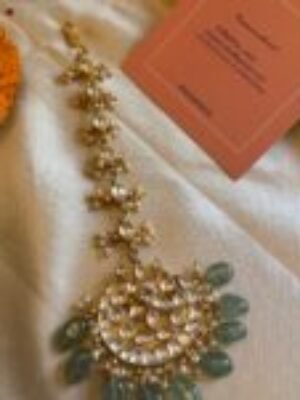 Elegant Kundan Maangtikka