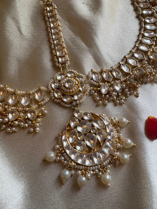 Maahi Kundan Mathapatti (White Pearls) - Image 3