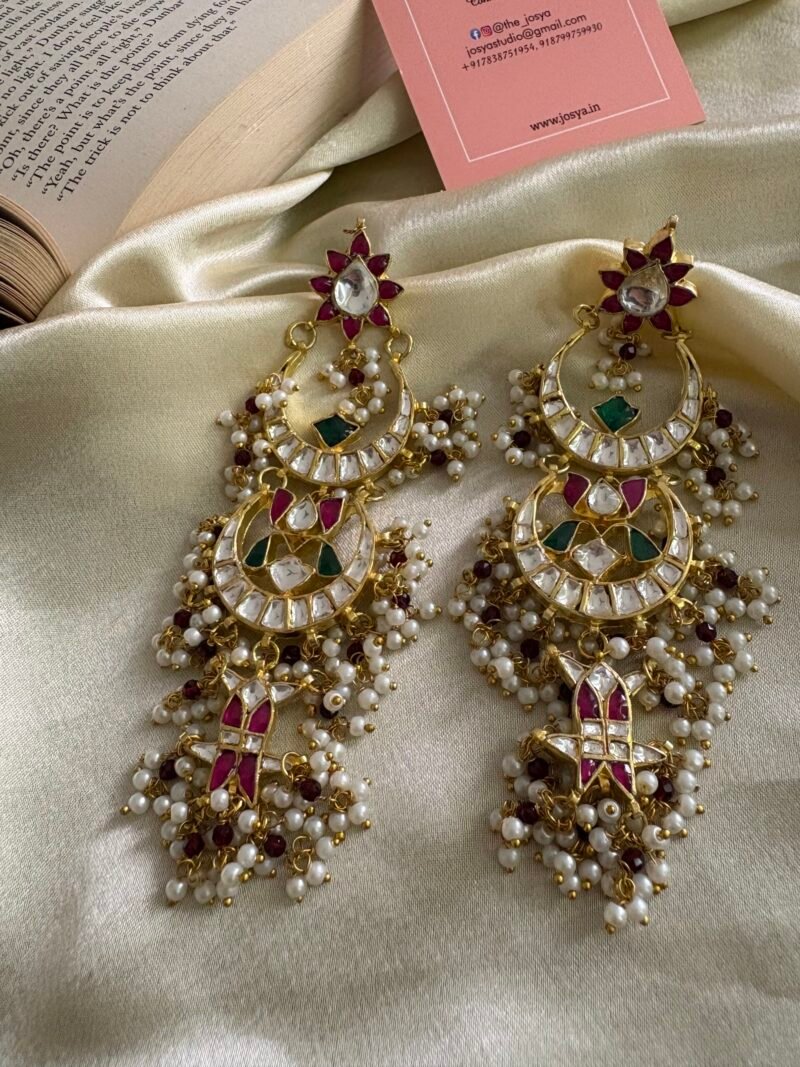 Vainavi Oversized Kundan Earrings - Image 3