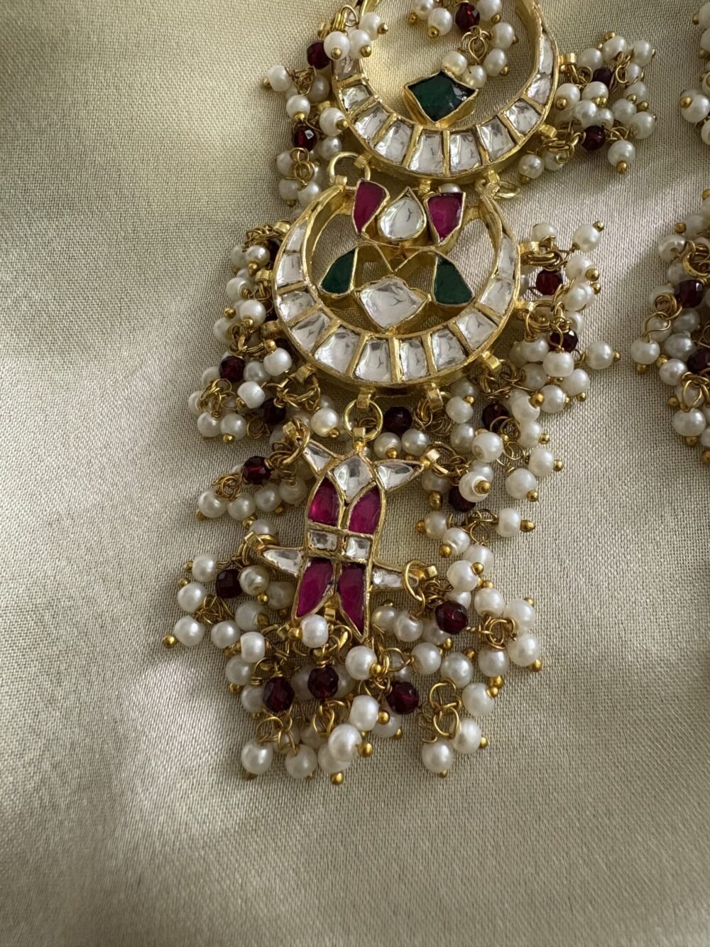 Vainavi Oversized Kundan Earrings - Image 4