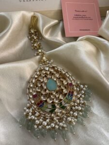 Tanushri Oversized Kundan Maangtikka
