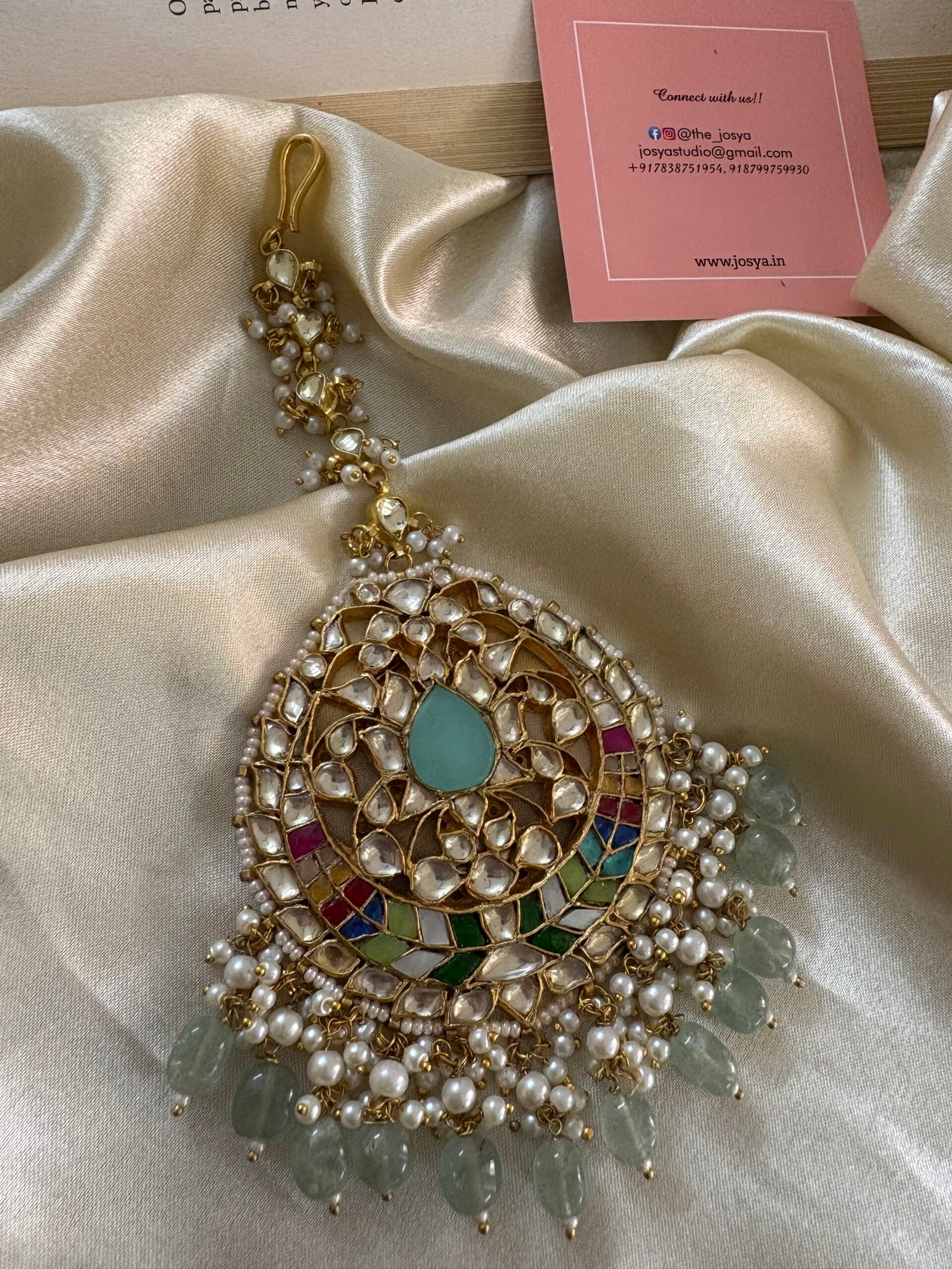 Tanushri Oversized Kundan Maangtikka