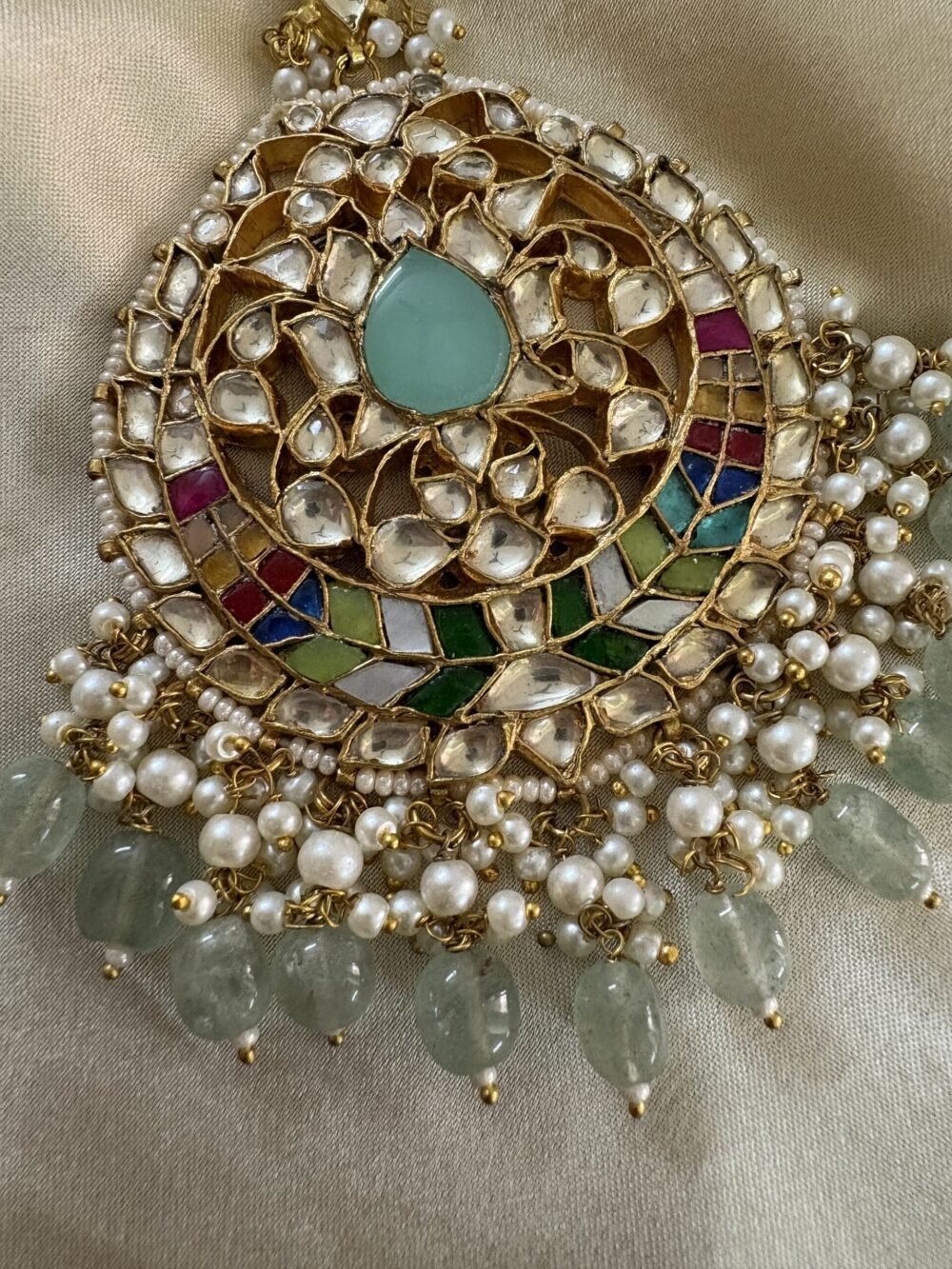 Tanushri Oversized Kundan Maangtikka - Image 3