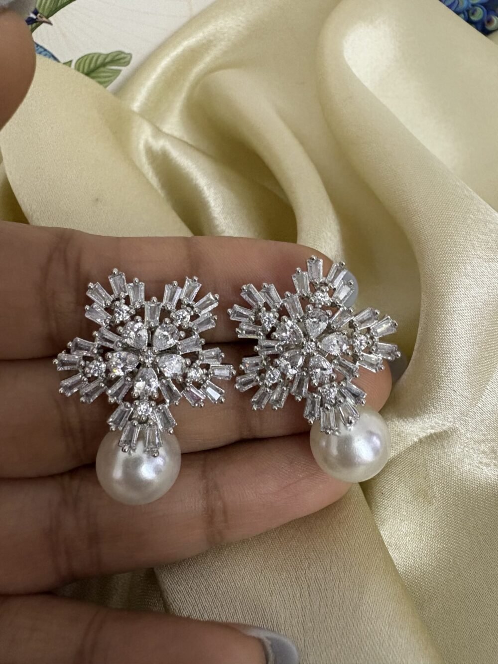 Jasmine Stud earrings - Image 2
