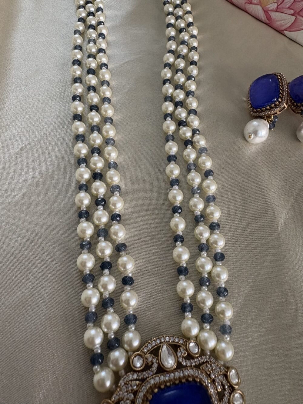 Mohati Polki Pendant Necklace Set - Image 4