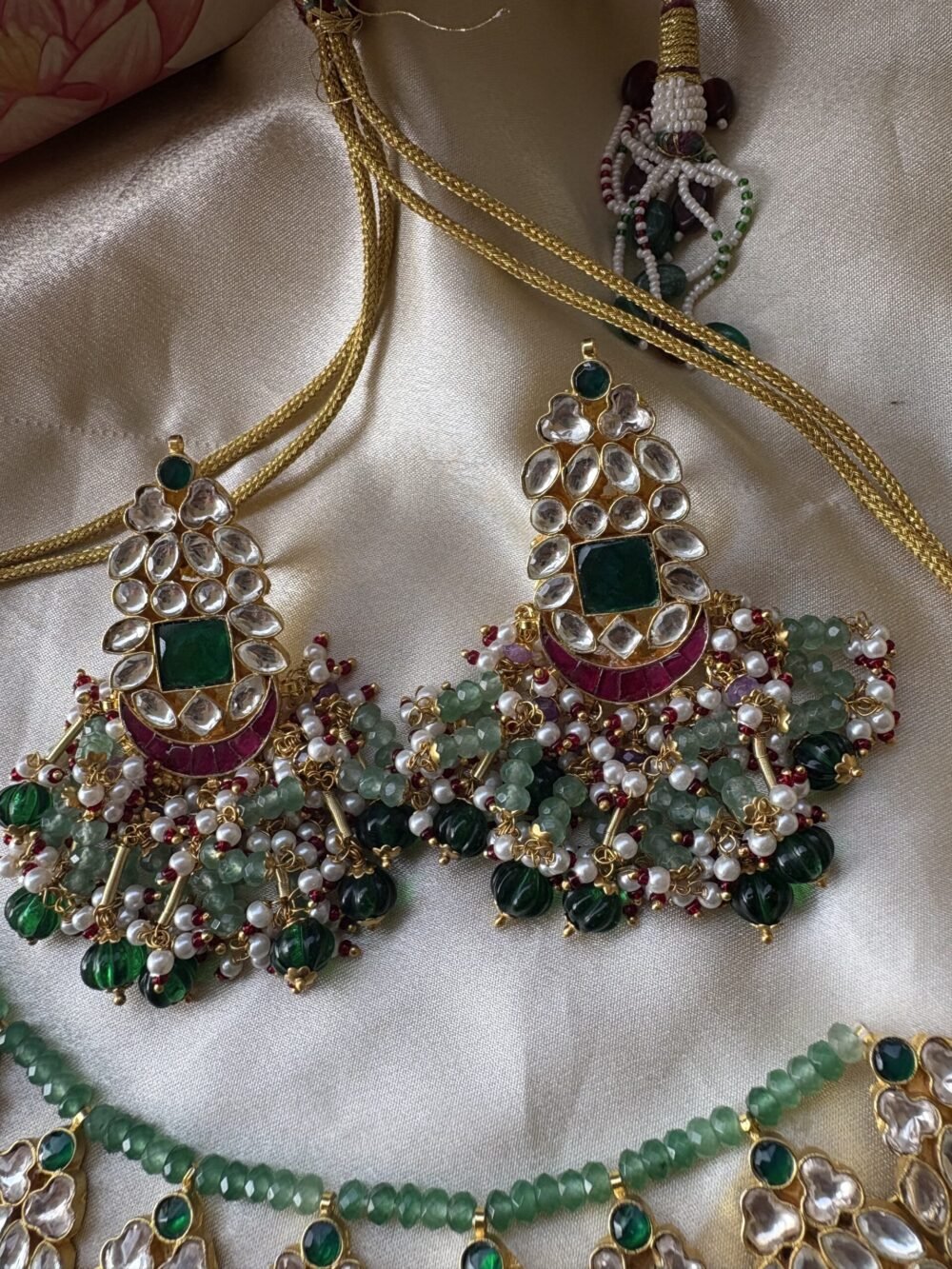 Mrinal Bridal Necklace  Set - Image 4