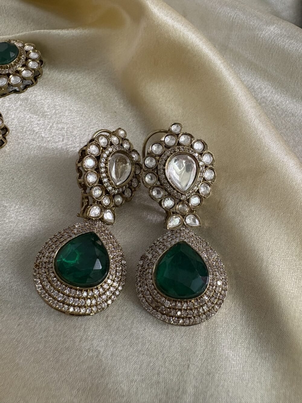 Kaasni Polki Bridal Necklace Set - Image 9