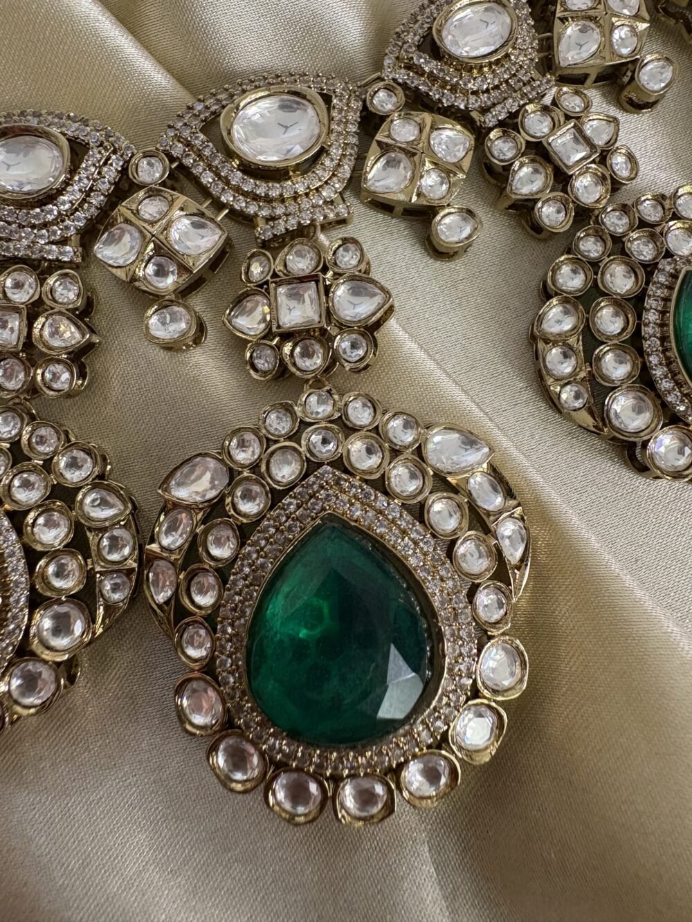 Kaasni Polki Bridal Necklace Set - Image 13