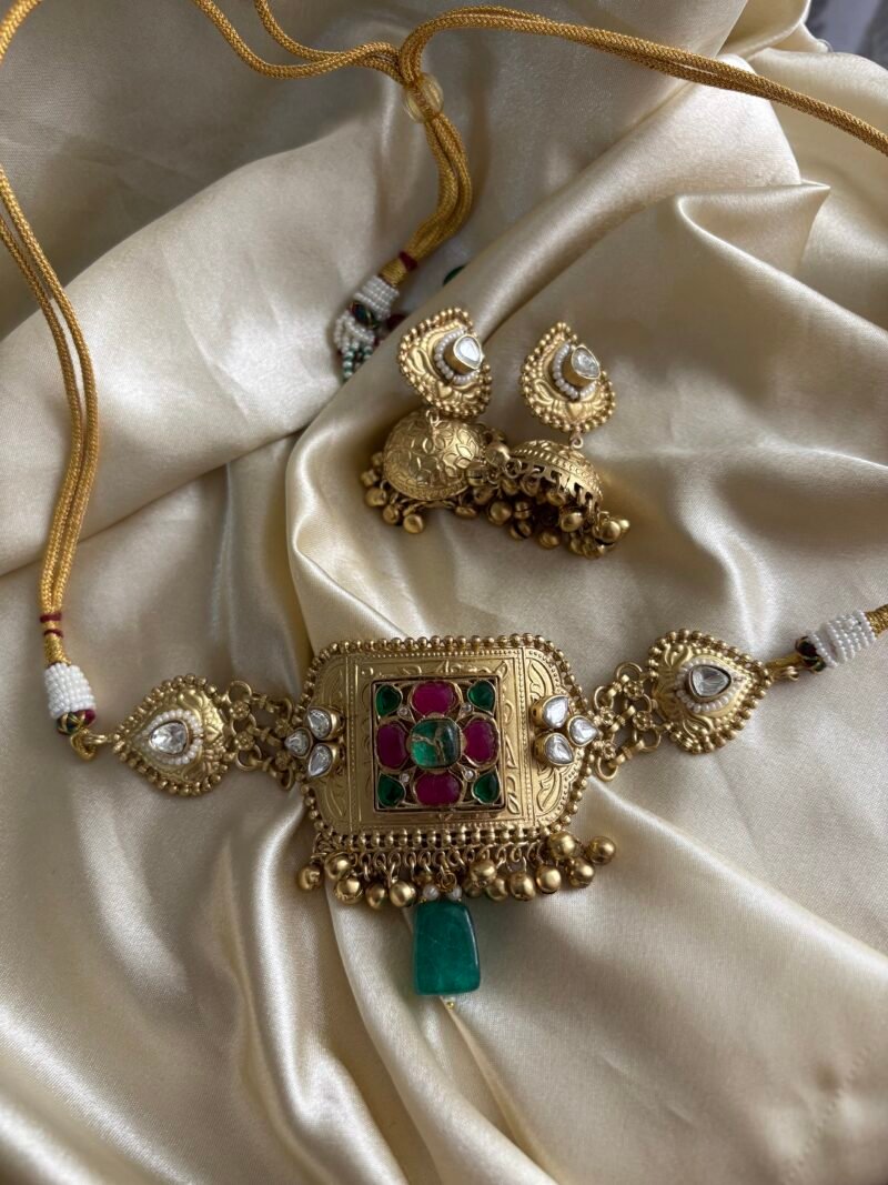 Janvika Fusion Choker Set