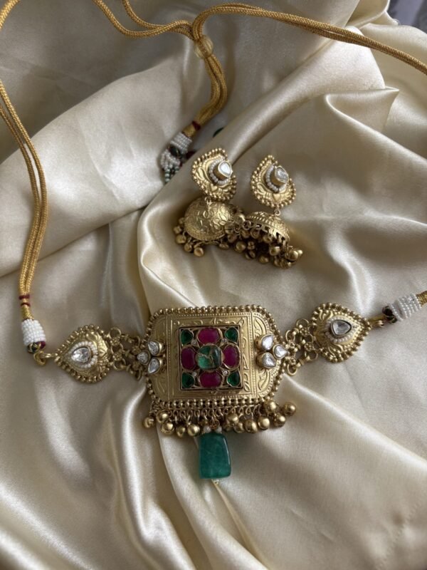 Janvika Fusion Choker Set