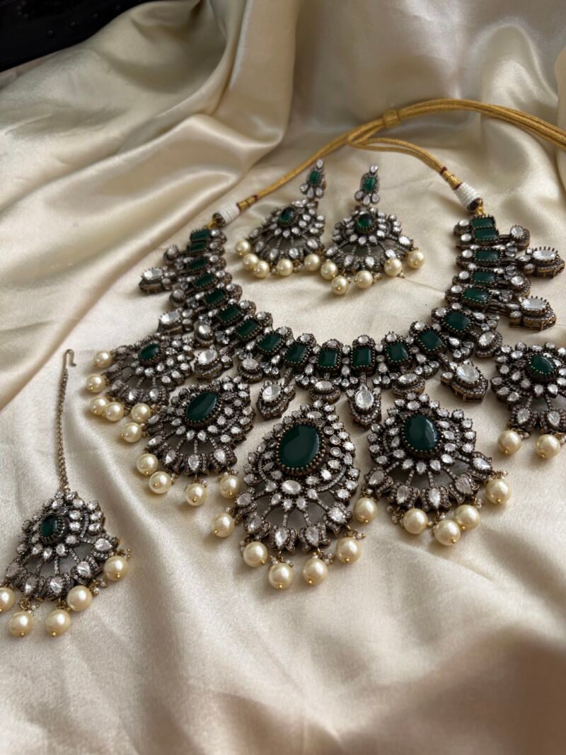 Prakriti Polki Bridal Necklace Set - Image 9