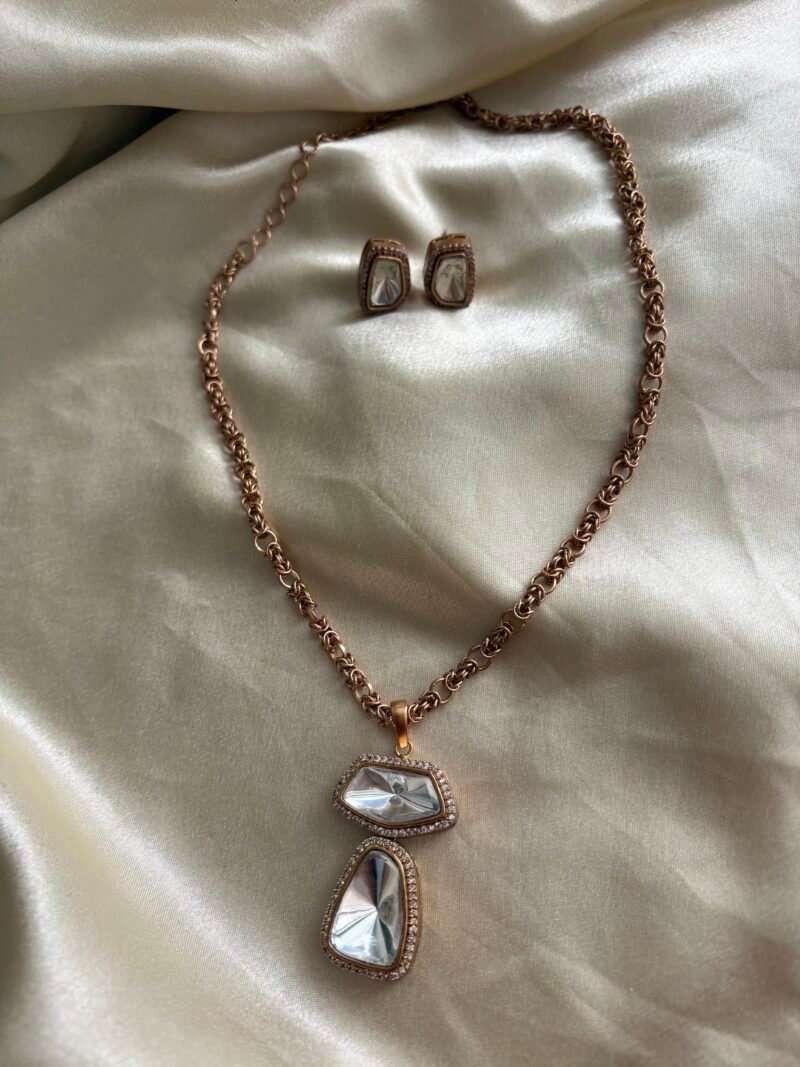 Shyla Pendant Necklace Set