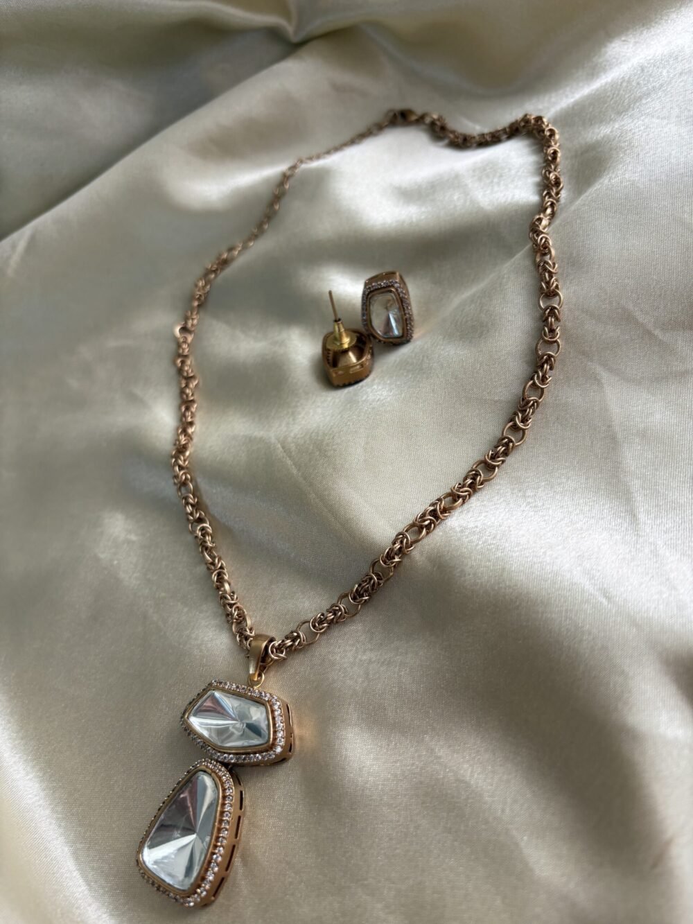 Shyla Pendant Necklace Set - Image 7