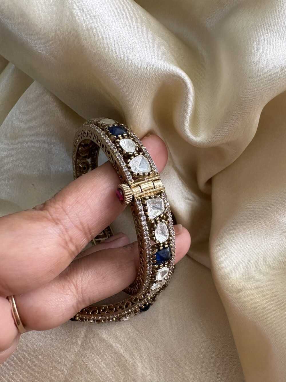 Safira Polki Bangles - Image 4