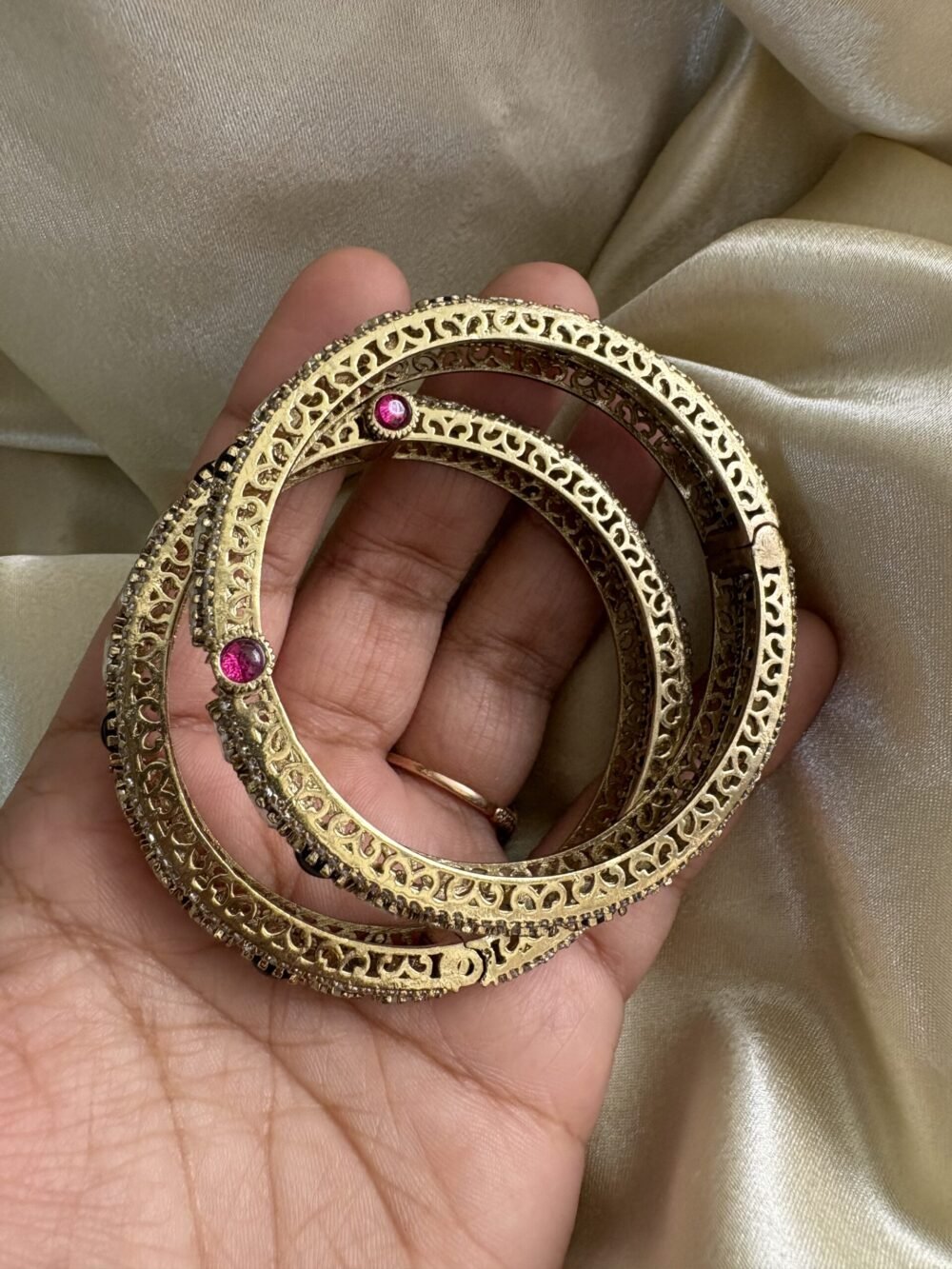Safira Polki Bangles - Image 6
