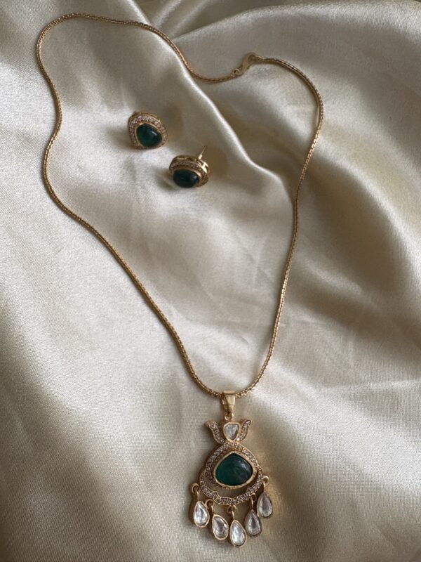 Ranchi Pendant Necklace Set