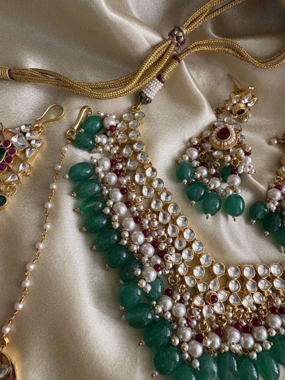 Adiya Minimal Bridal Necklace  Set - Image 4