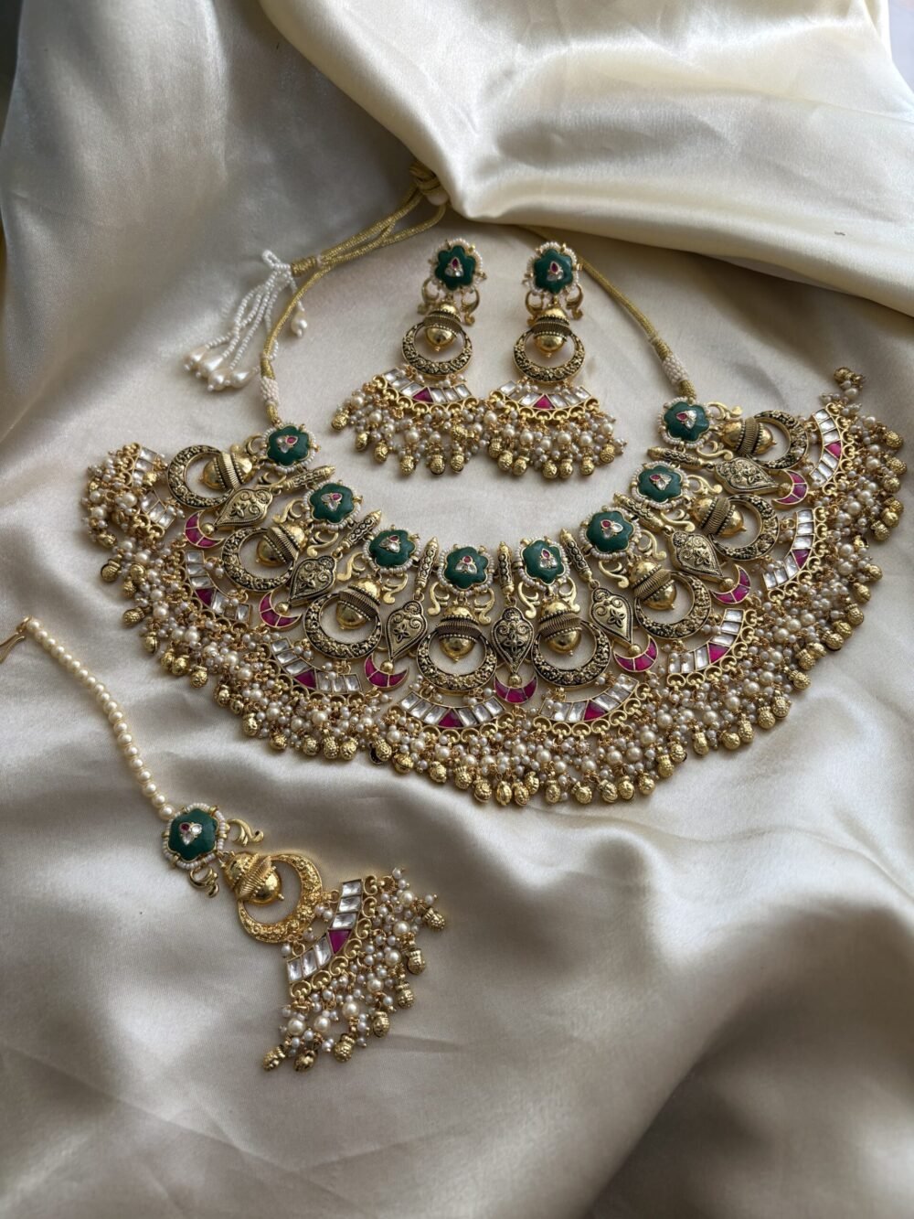 Suvarna Kundan Bridal Necklace Set