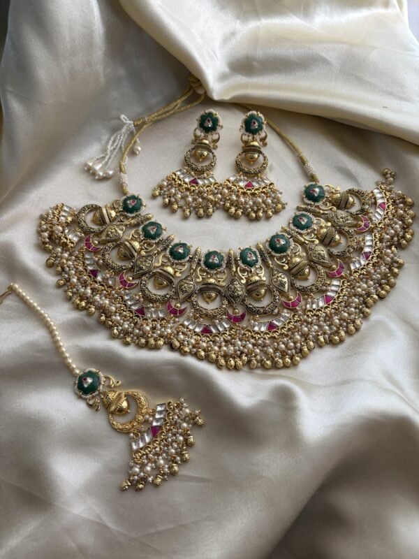 Suvarna Kundan Bridal Necklace Set