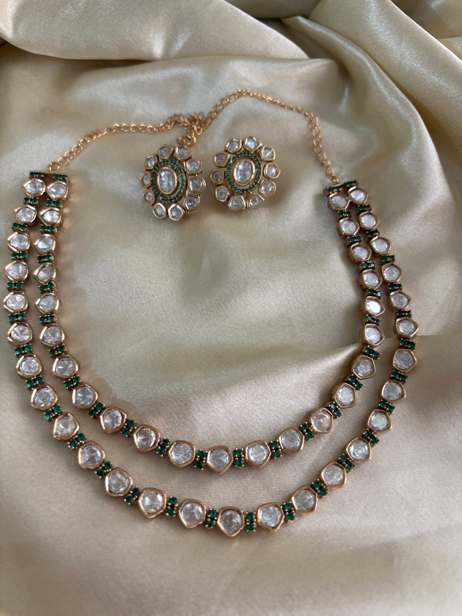 Vihana Necklace Set