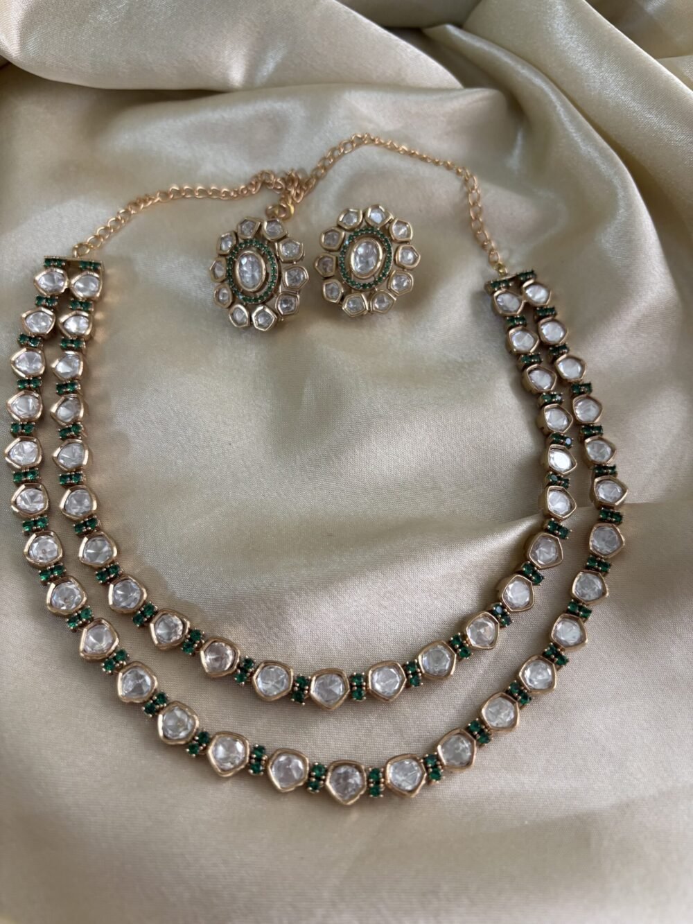 Vihana Necklace Set