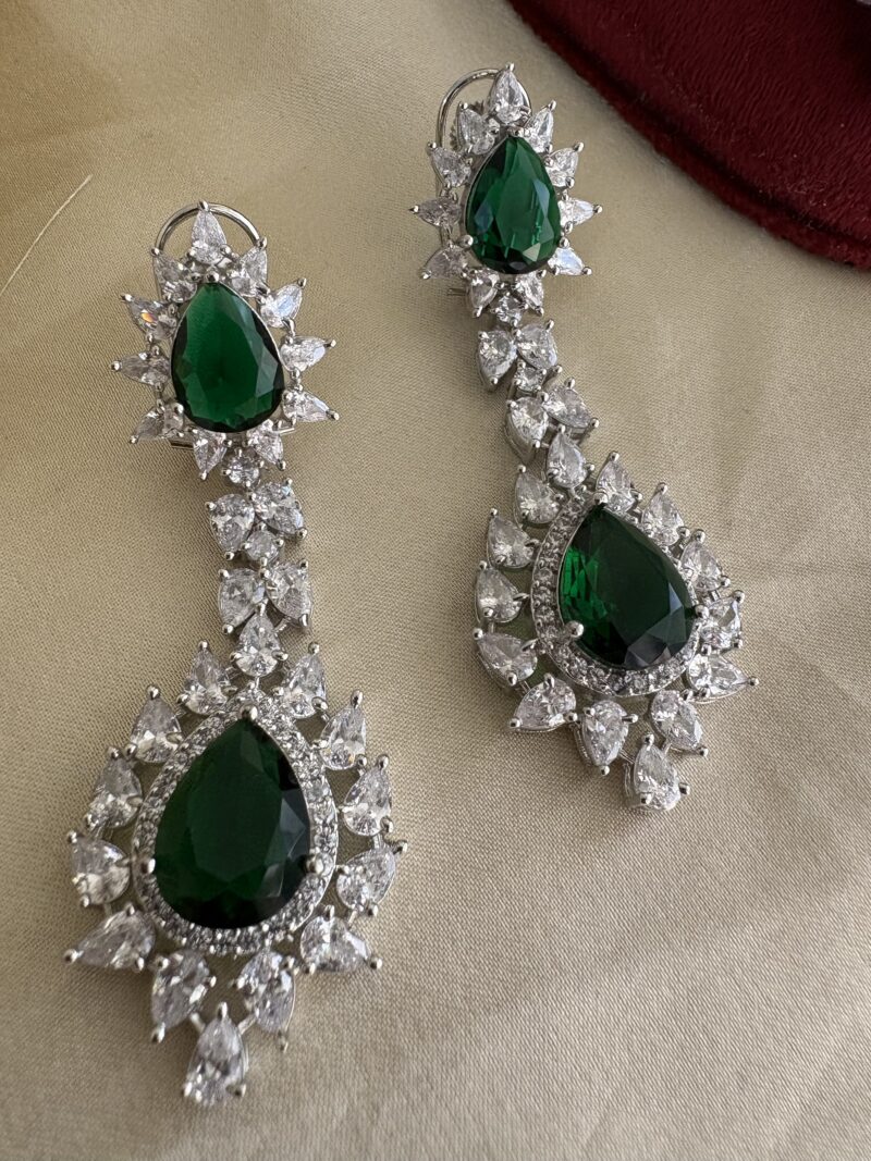 Tarnia Diamond Bridal Necklace Set - Image 7