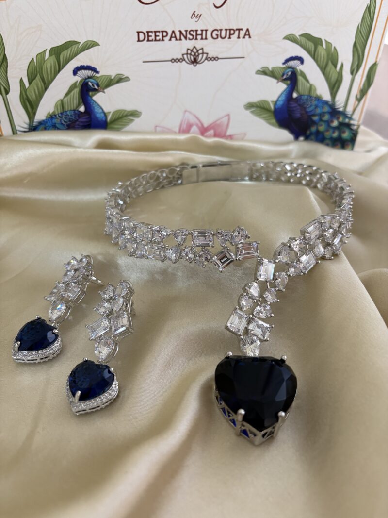 Amia Diamond Hasli Necklace Set - Image 9