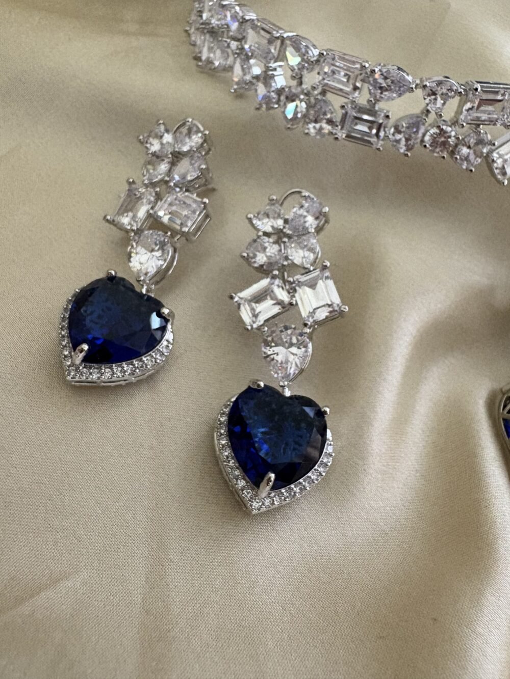 Amia Diamond Hasli Necklace Set - Image 3