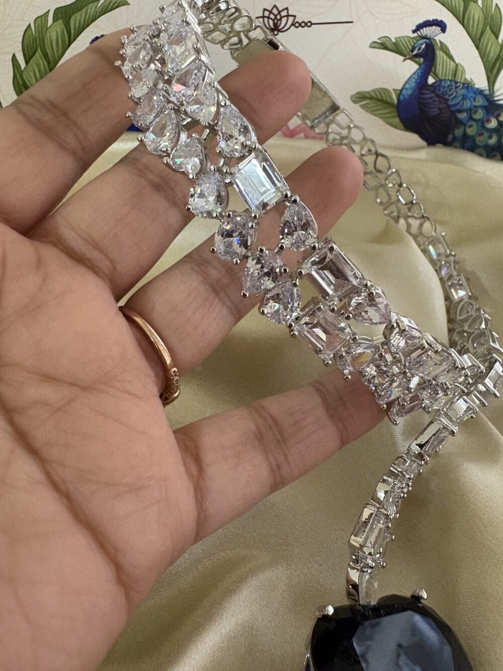 Amia Diamond Hasli Necklace Set - Image 6