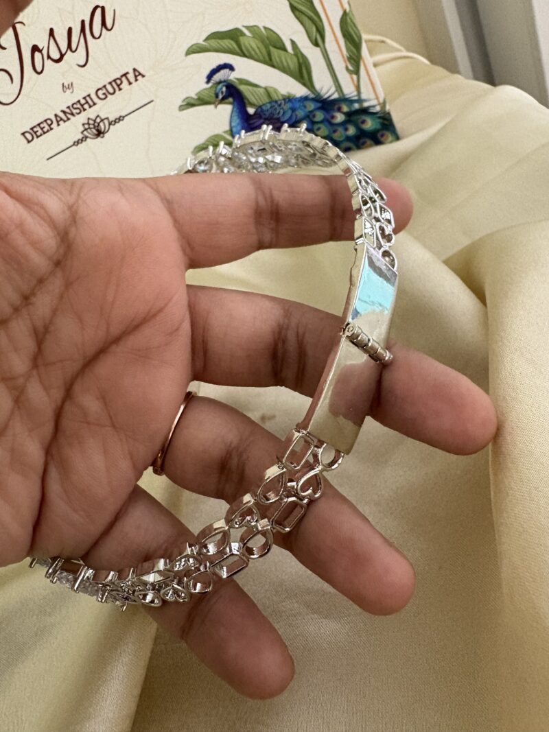 Amia Diamond Hasli Necklace Set - Image 8