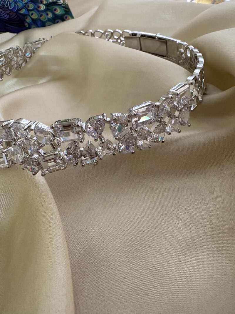 Amia Diamond Hasli Necklace Set - Image 7