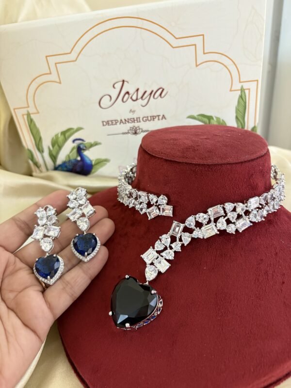 Amia Diamond Hasli Necklace Set