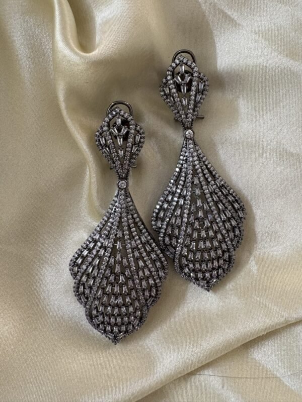 Merry Diamond Dangler Earrings