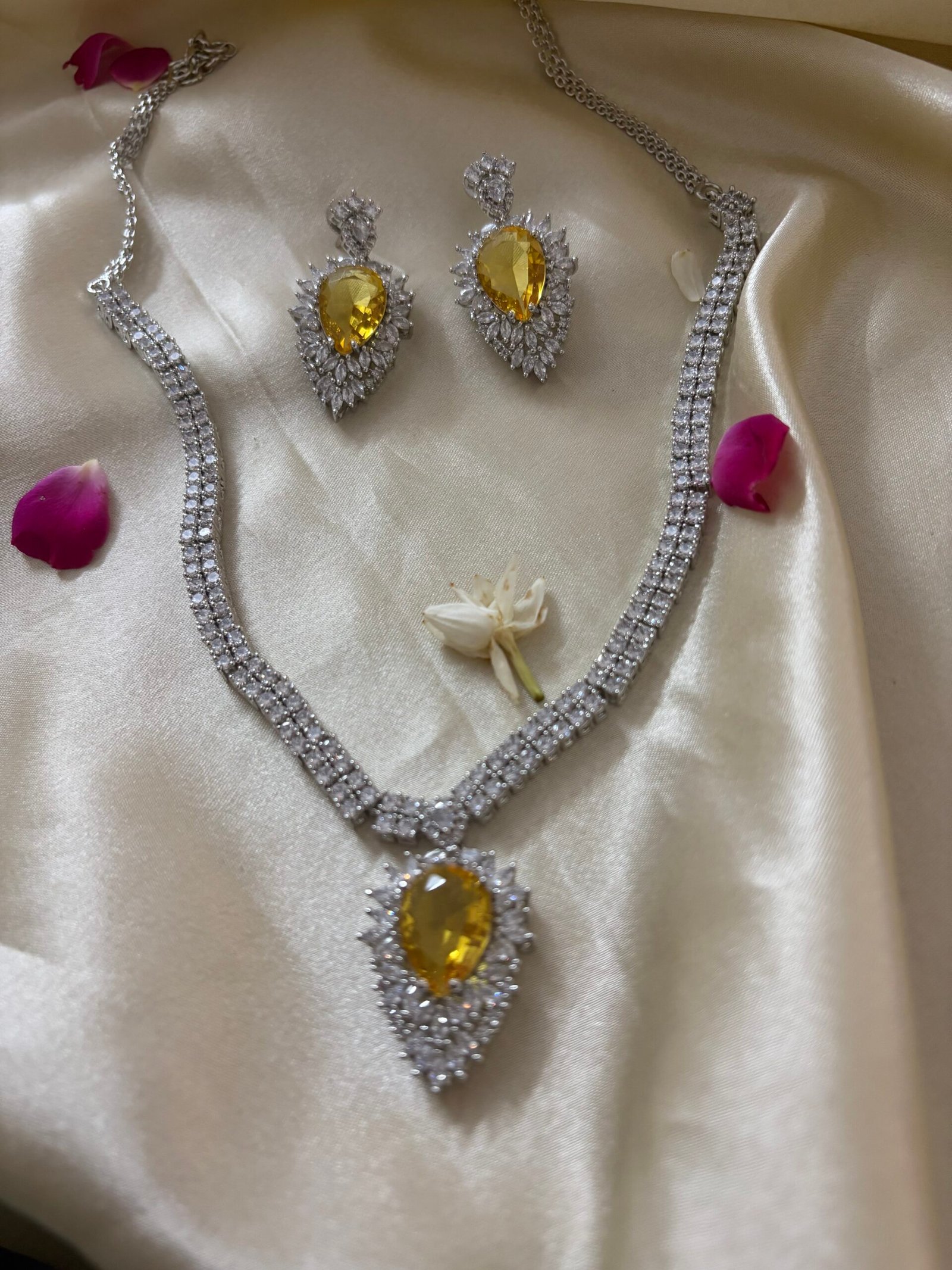 Orla Diamond Pendant Necklace Set (Yellow)