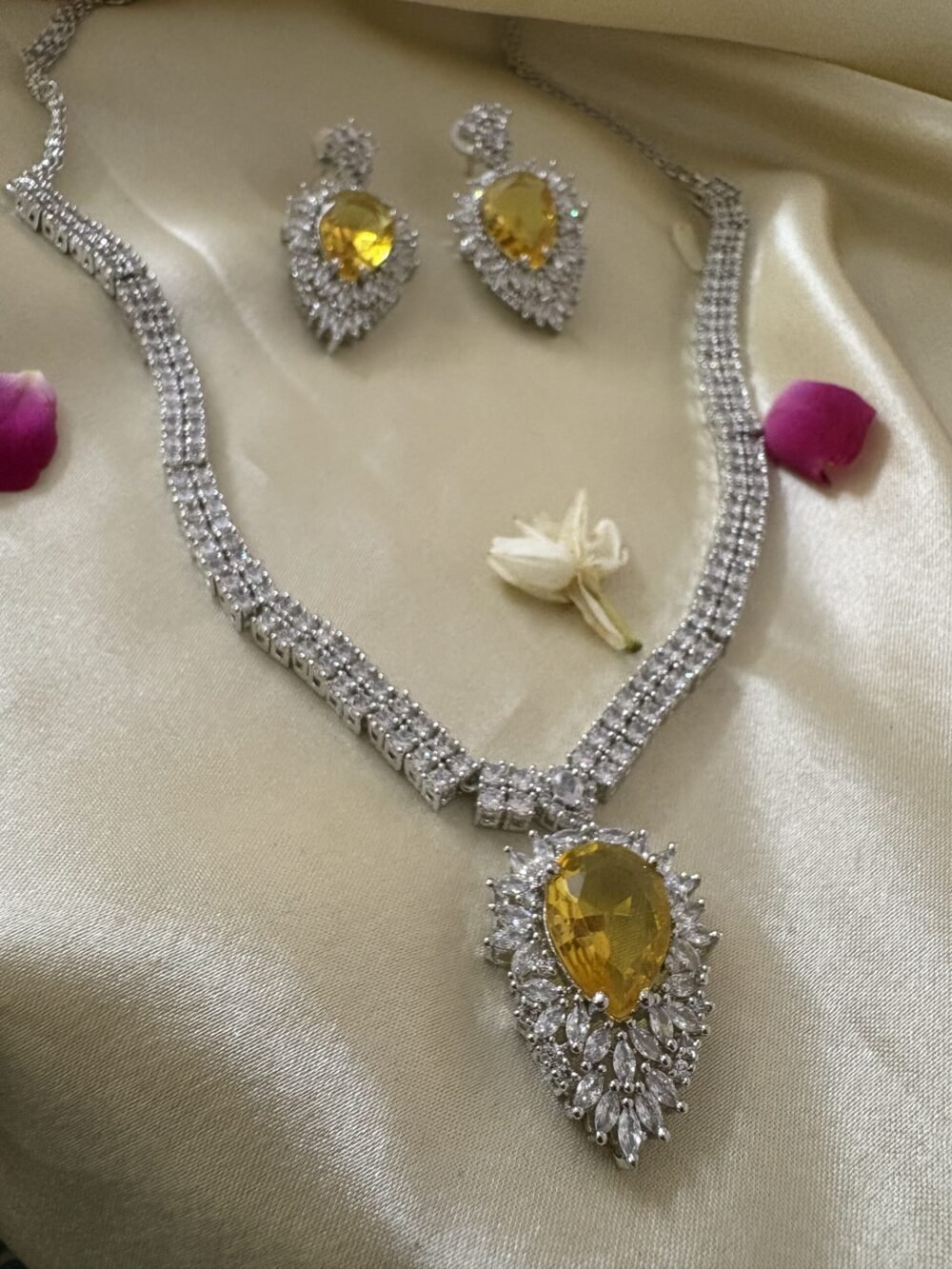 Orla Diamond Pendant Necklace Set (Yellow) - Image 9
