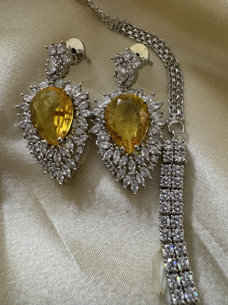 Orla Diamond Pendant Necklace Set (Yellow) - Image 5