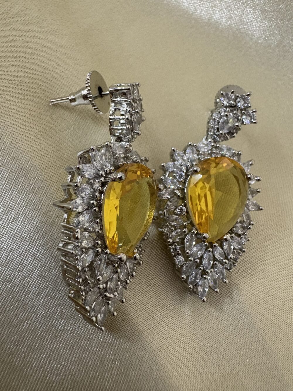 Orla Diamond Pendant Necklace Set (Yellow) - Image 7