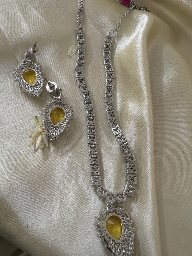 Orla Diamond Pendant Necklace Set (Yellow) - Image 8