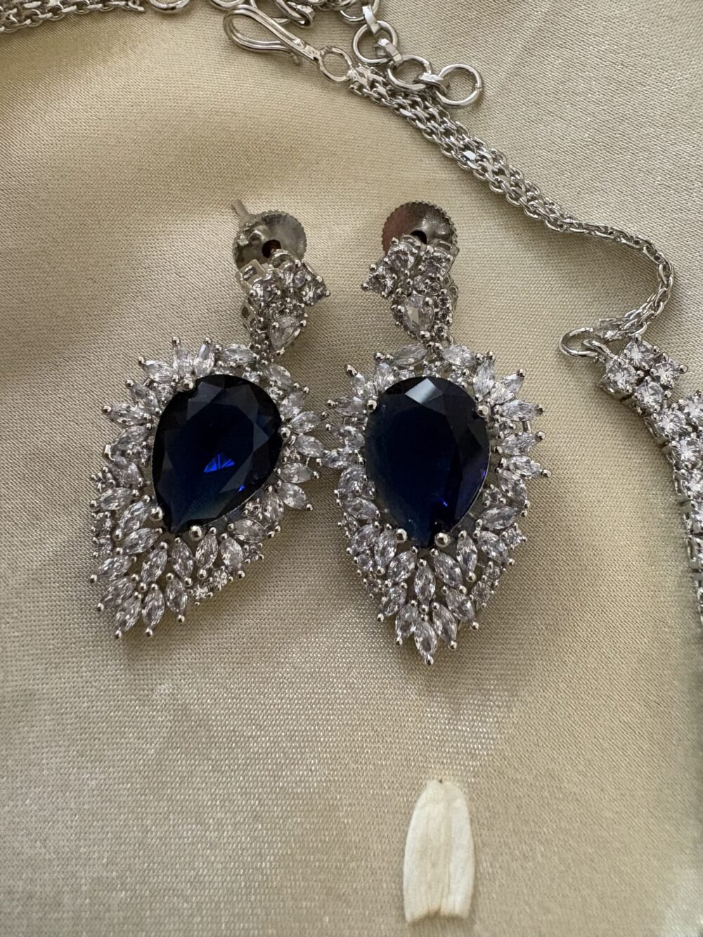 Orla Diamond Pendant Necklace Set (Sapphire) - Image 4