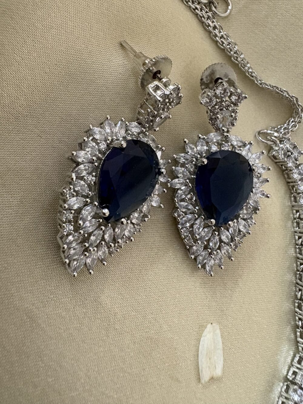 Orla Diamond Pendant Necklace Set (Sapphire) - Image 5