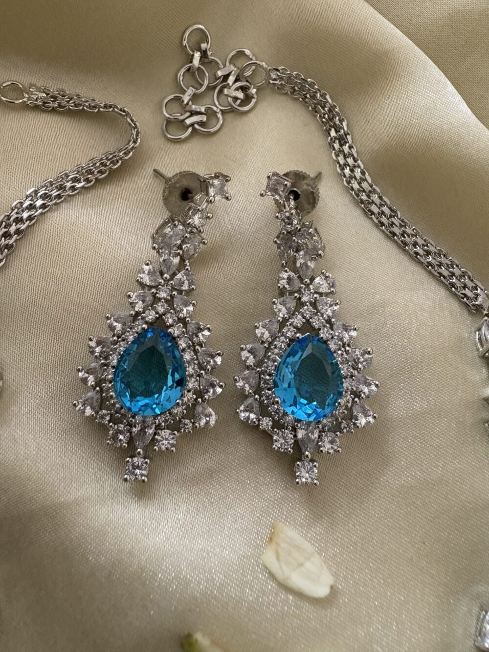 Aquanetta Diamond Pendant Necklace Set - Image 5