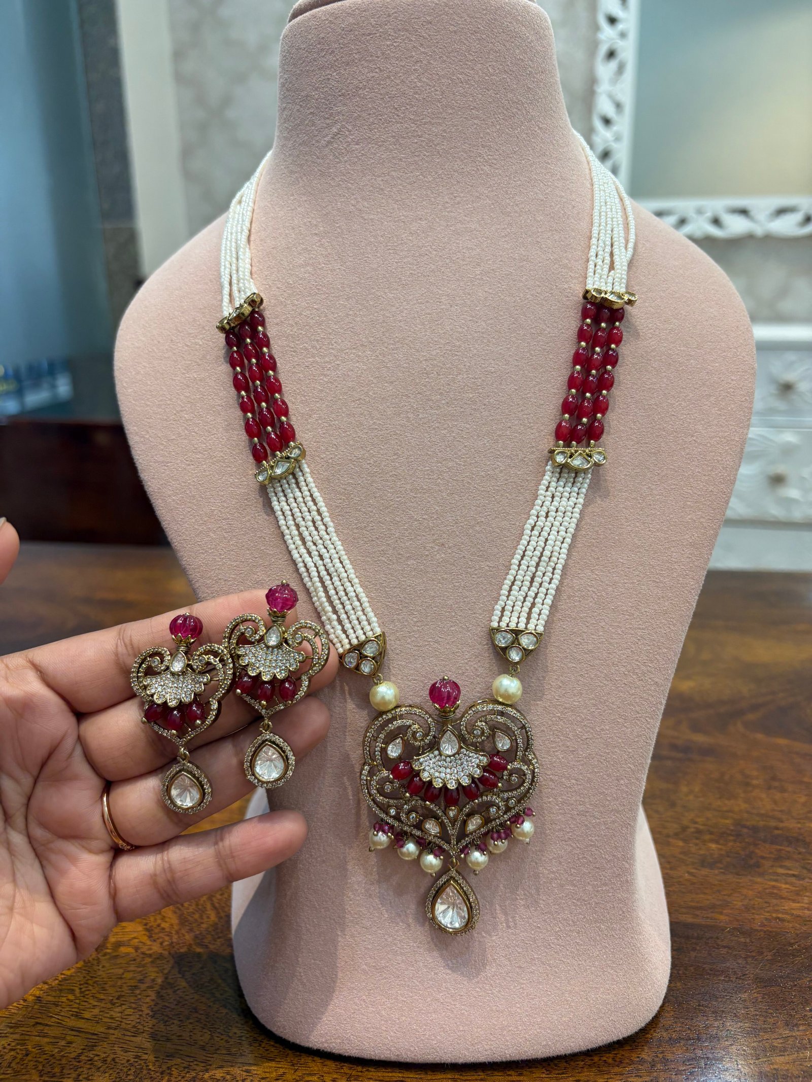 Twisha Pendant Necklace Set