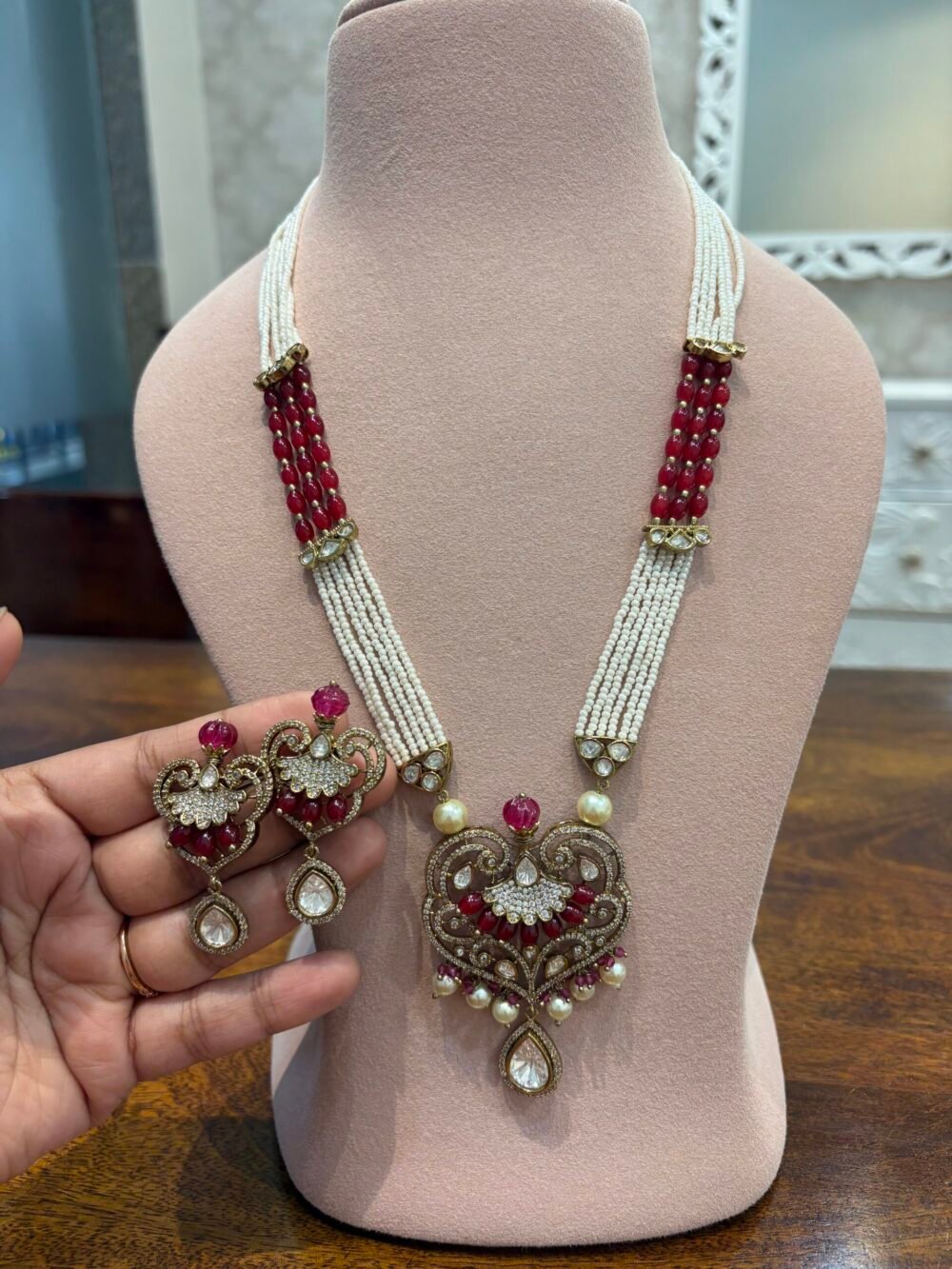 Twisha Pendant Necklace Set